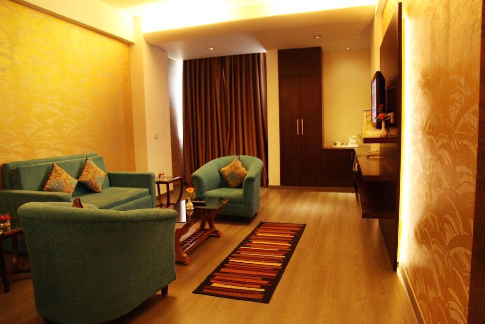 Country Inn & Suites Haridwar Exterior photo